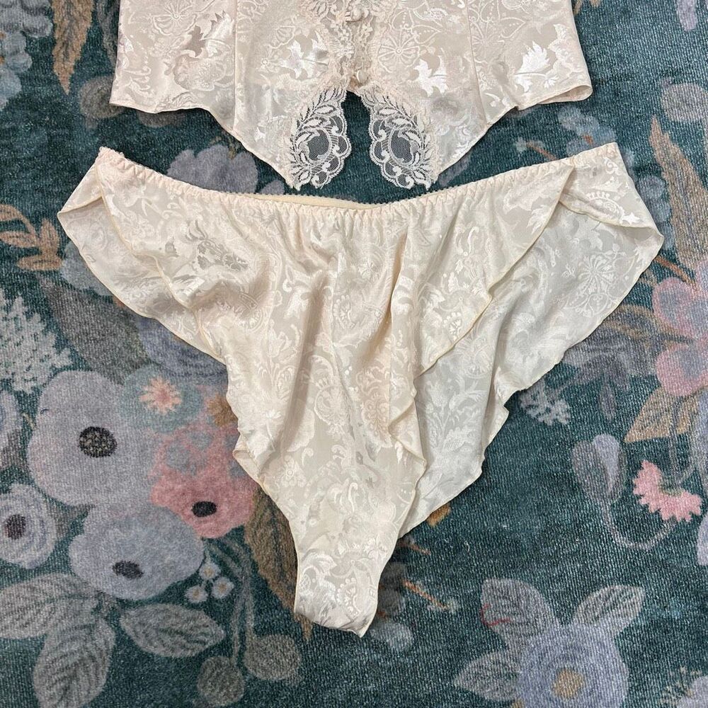 Victoria's Secret Gold Label Lingerie Pajama Set Womens Medium Cream Floral 2 Pc - Picture 12 of 16